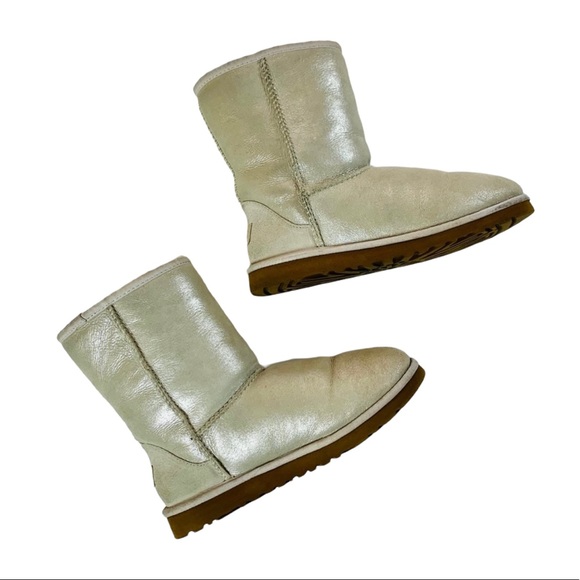 UGG Classic II Shimmer Metallic Bootie - Picture 6 of 7